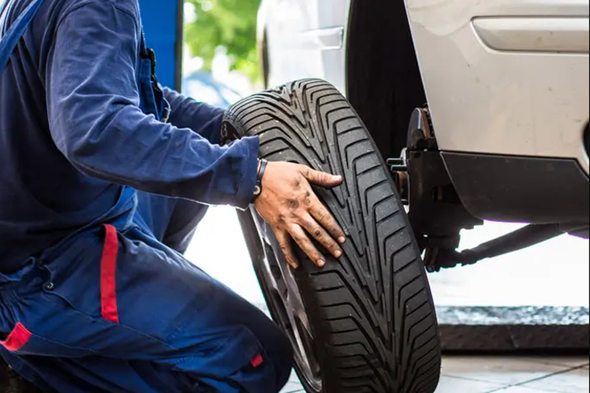 Kenapa Roda Mobil Bisa Lengket Saat Akan Dibongkar?