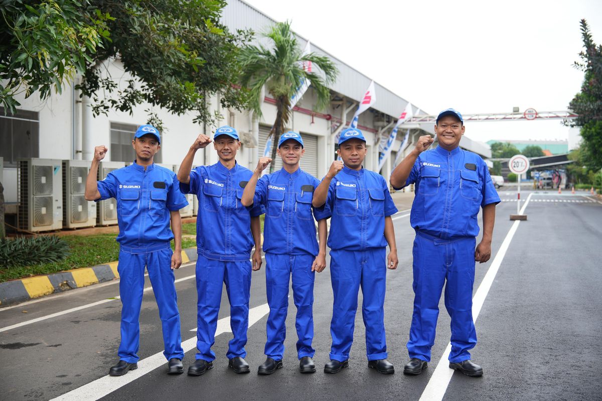 bengkel, Suzuki, Bengkel Mobil, Suzuki Indomobil Sales, Teknisi Bengkel Resmi Suzuki Punya Seragam Baru, Biru Lebih Cerah