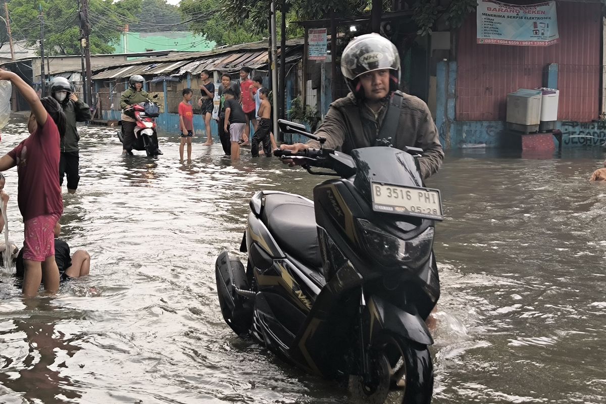 banjir, sepeda motor, motor, Motor, biaya perbaikan, Banjir Jakarta, biaya perbaikan motor, Segini Kisaran Biaya Perbaikan Motor Usai Terobos Banjir