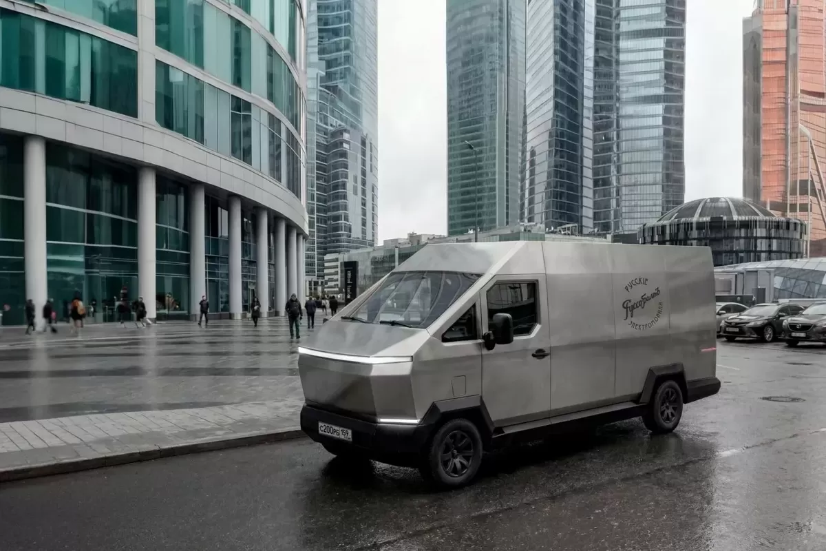 Rusia Bikin Tesla Cybertruck Versi Minibus