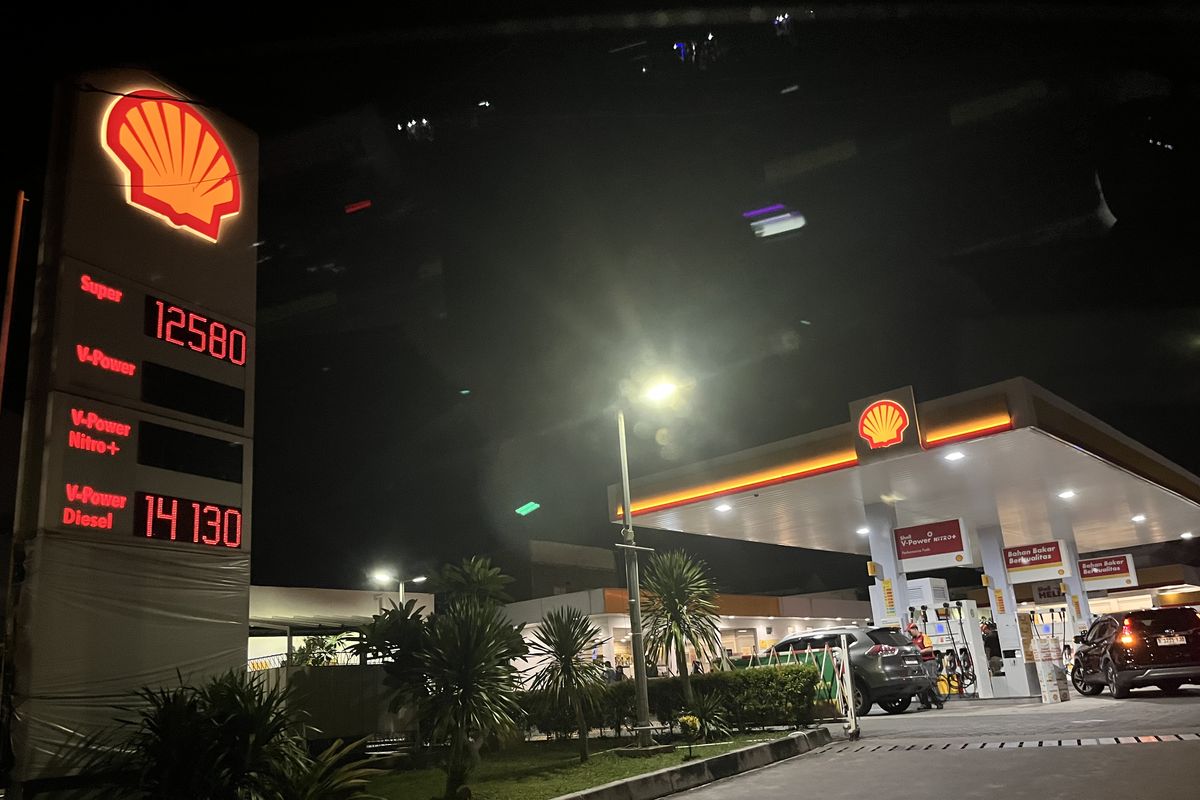 SPBU, baleno, Shell, Suzuki, karburator, Populer Otomotif, Harga bekas, artikel terpopuler, BYD seal, BYD Indonesia, Denza D9 PHEV, Stok Bensin Shell, Kehadiran Denza D9 PHEV