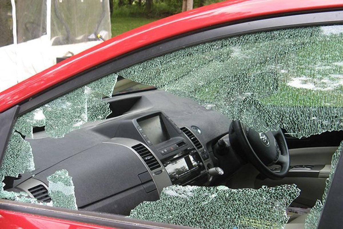 pencurian, parkir, parkir mobil, kabin, pencurian barang di dalam mobil, pencurian barang, Awas, Kejahatan Pecah Kaca Mobil Kembali Terjadi, Ini Cara Menghindarinya