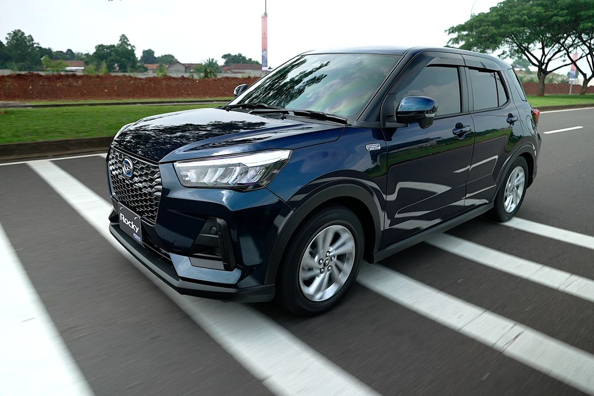 baterai, hybrid, interior, Daihatsu, mesin, bahan bakar, Tenaga, ramah lingkungan, Rocky Hybrid, Perdana Jajal Daihatsu Rocky Hybrid, Galak di Putaran Bawah