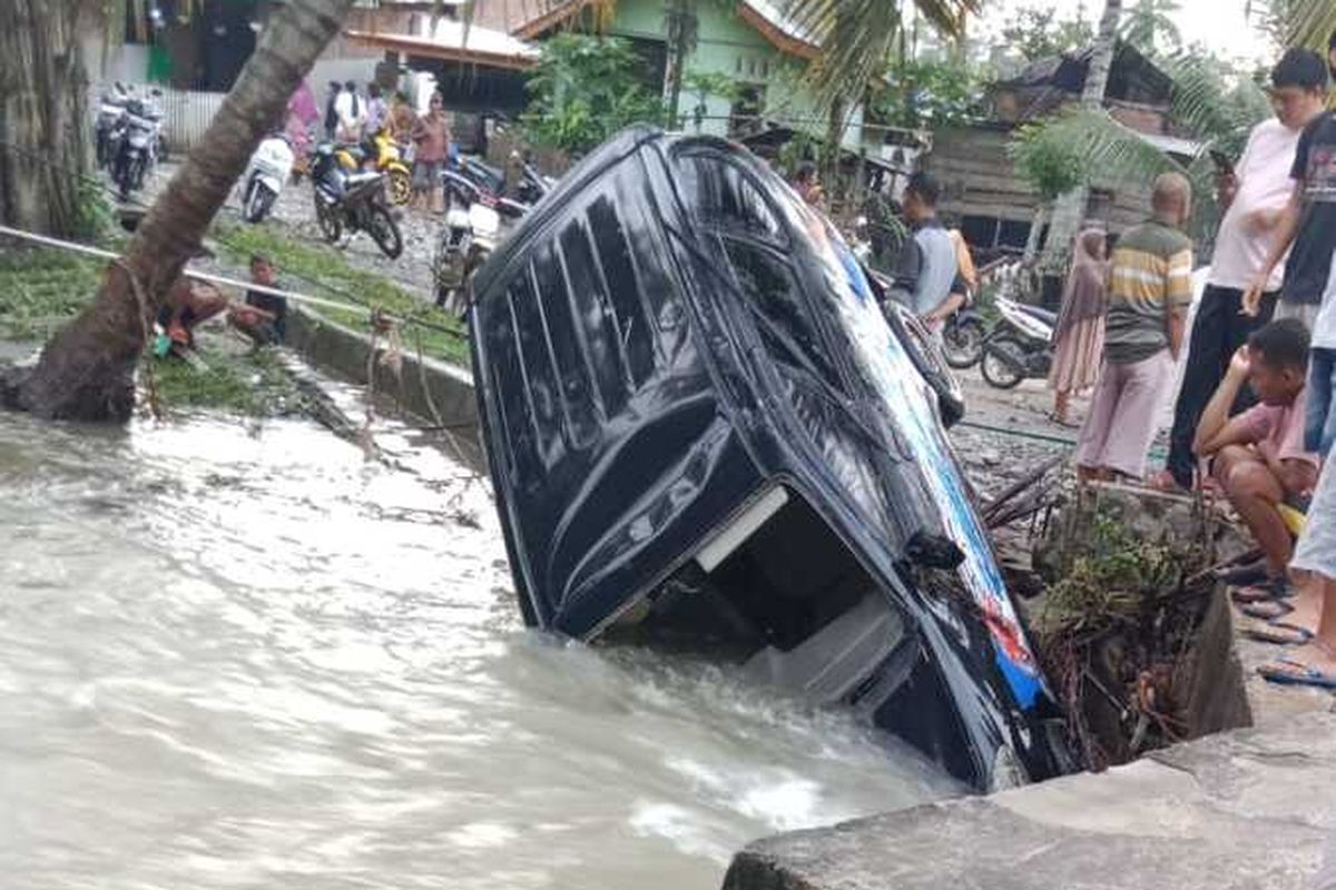 mobil bekas banjir, Mobil bekas banjir, Daniel Libianto, showroom mobil bekas, Showroom mobil bekas, konsumen Jakarta, Mengapa Mobil Bekas Banjir Masih Diminati?