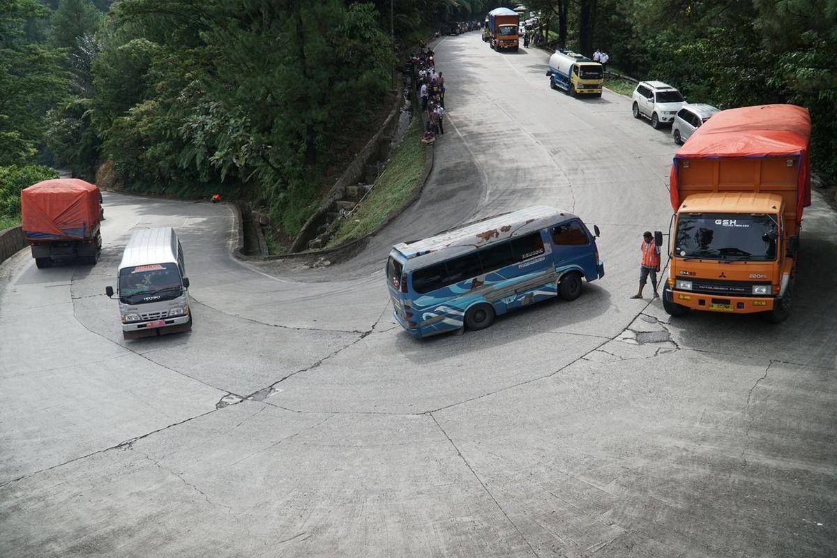 mobil manual, gigi rendah, torsi, traksi, Gigi rendah, mengemudi, transisi, Torsi, Pentingnya Menggunakan Gigi Rendah Saat Berbelok pada Mobil Manual