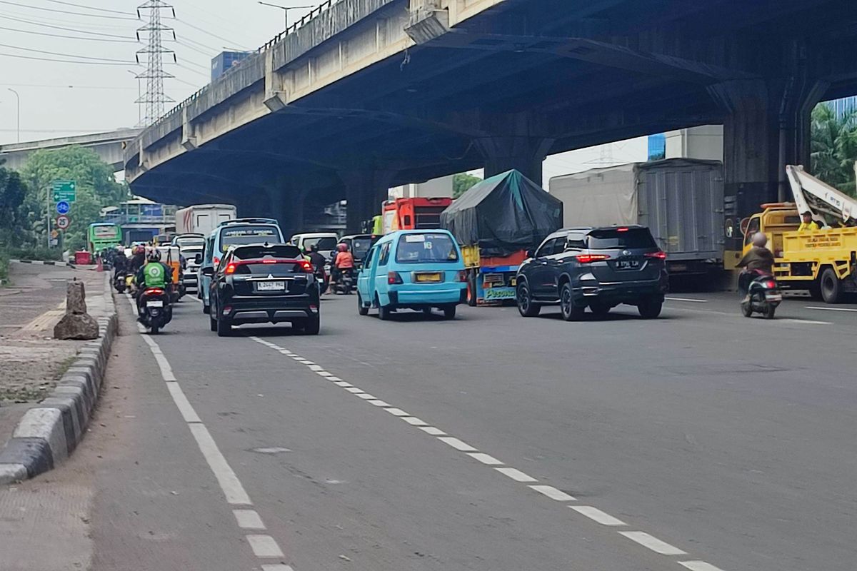 paku, ranjau paku, ban bocor, Relawan Ranjau Paku, relawan ranjau paku dikejar tukang tambal ban, Bukan Cuma Malam, Ini Jam Rawan Ranjau Paku