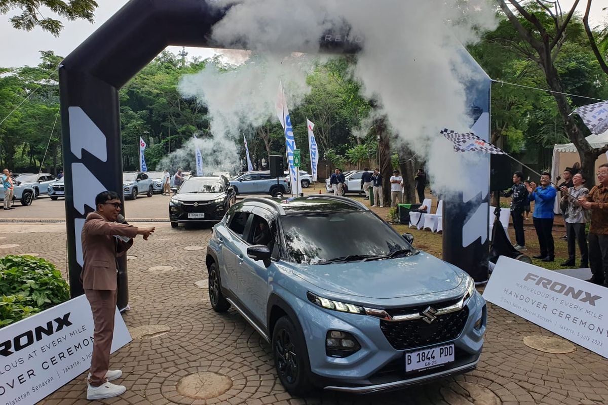 Suzuki, Fronx, Suzuki Fronx, suzuki fronx, serah terima Suzuki Fronx, Suzuki Fronx Resmi Diserahkan ke Konsumen