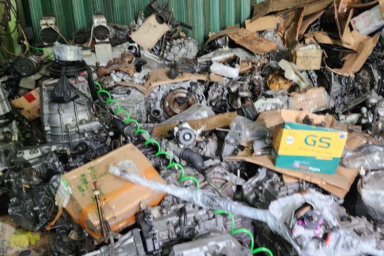 Di Sini Tempatnya Cari Komponen Mobil Matik Copotan