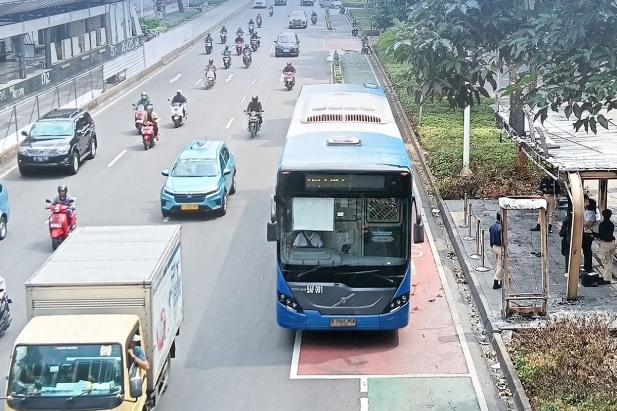 transjakarta, Lalu Lintas, rekayasa lalu lintas, PT Transjakarta, HUT TNI, HUT Ke-80 TNI, Simak Perubahan Trayek Bus Transjakarta Terkait Acara HUT TNI