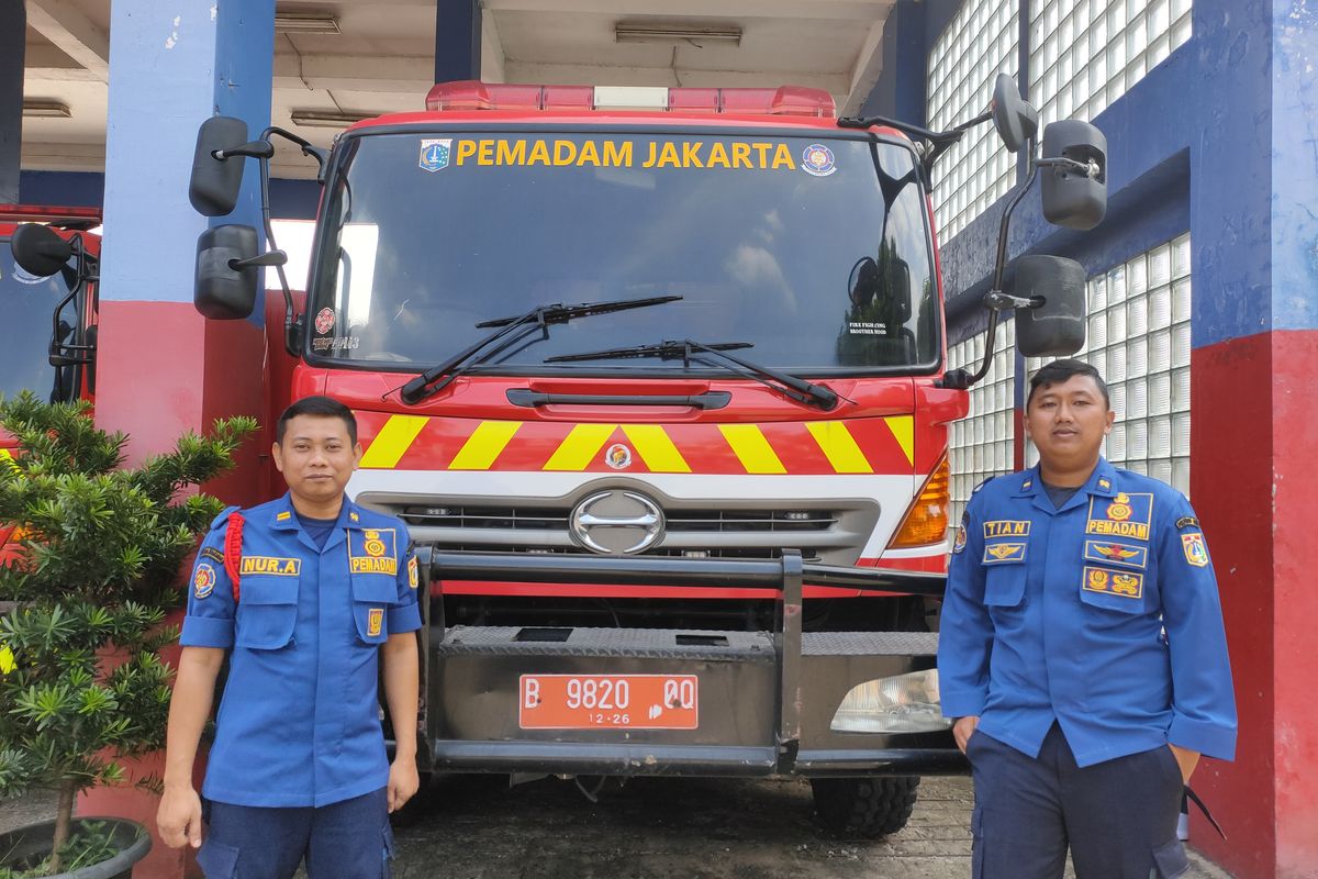 mobil damkar, damkar, mobil pemadam kebakaran, Penyelamatan Kebakaran, Damkar Jakarta, truk damkar, Fungsi Mobil Damkar, Mengenal Ragam Kendaraan Petugas Pemadam Kebakaran