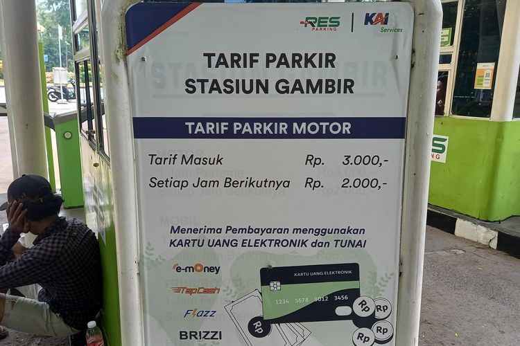 Tarif parkir, transportasi umum, Dishub DKI Jakarta, Kemacetan Jakarta, Kenaikan Tarif Parkir di Jakarta: Pro dan Kontra