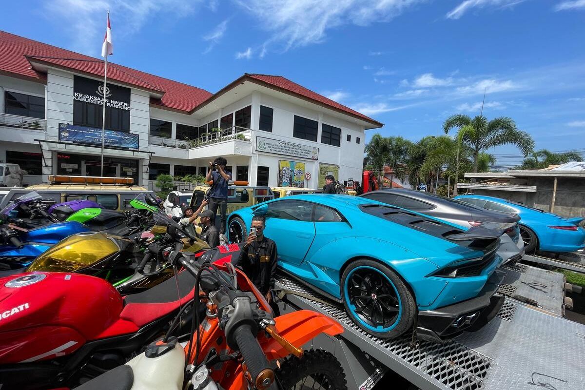 otomotif, mobil mewah, lelang, kendaraan bermotor, Doni Salmanan, mobil mewah doni salmanan, crazy rich, motor mewah, 10 Kendaraan Mewah Doni Salmanan Laku Dilelang, Tembus Rp 9,8 Miliar