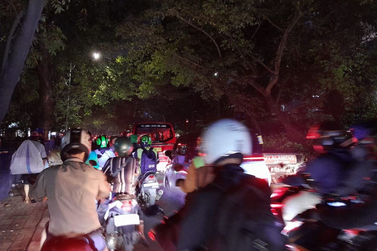 macet, Jakarta, infrastruktur, jabodetabek, angkutan umum, Kemacetan Jakarta: Apakah Pelebaran Jalan Jadi Solusi Utama?