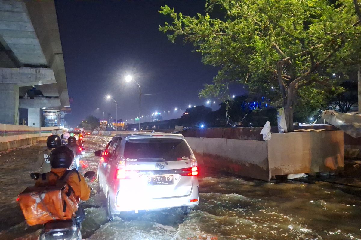 kaca film, mobil, banjirjakarta, tips, Jangan Sepelekan Lumpur Banjir, Bisa Merusak Kaca Film dari Dalam