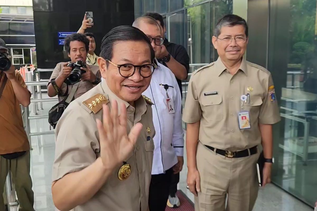 Gubernur DKI Jakarta, Pramono Anung, Kendaraan Bermotor, PBBKB, gubernur DKI Jakarta, kendaraan bermotor, Pajak BBM Jakarta, PBBKB 10 persen, pajak bahan bakar kendaraan bermotor, pajak bbm, Pramono Anung Putuskan Pajak BBM 5 Persen buat Kendaraan Pribadi