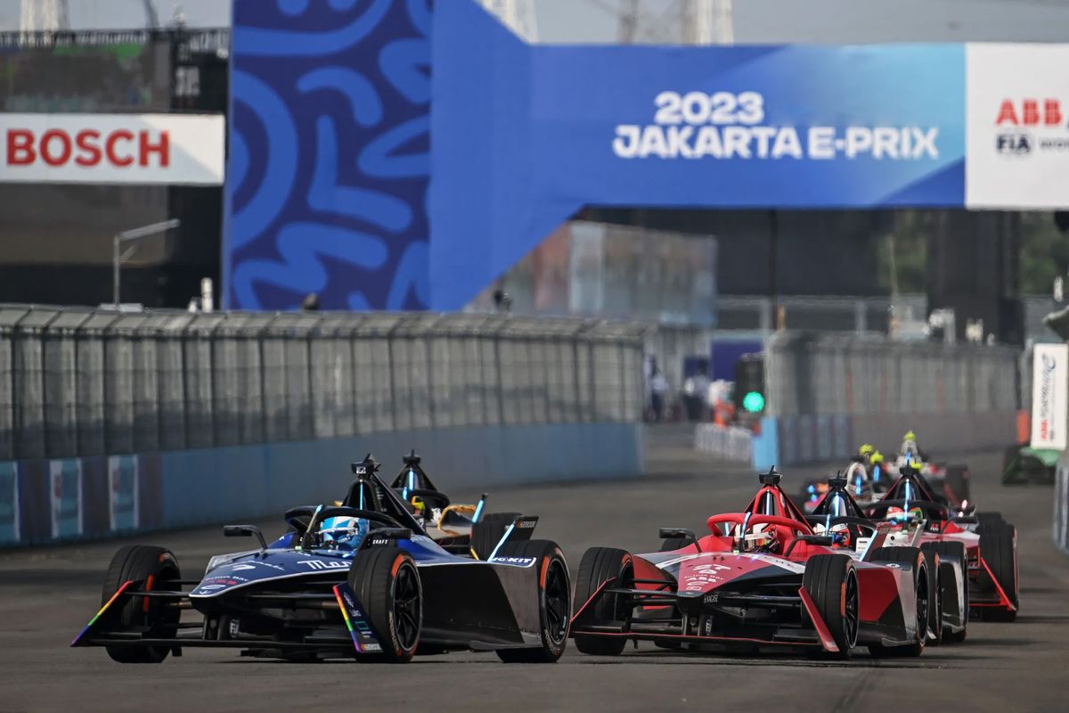 Formula E Jakarta, barang dilarang, JIEC Ancol, aturan penonton, Formula E Jakarta 2025: Apa Saja Barang yang Dilarang Masuk?