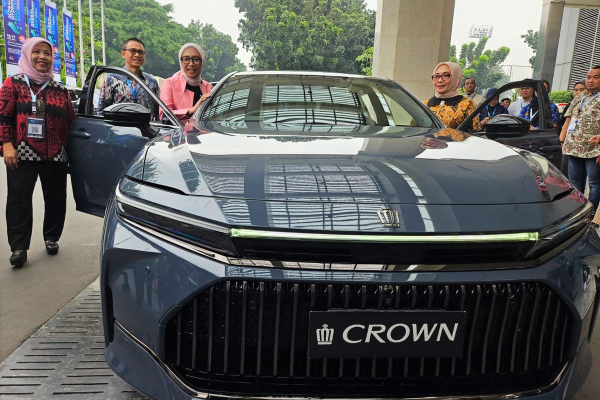 Kementerian ESDM, otomotif, mobil hidrogen, kendaraan hidrogen, Dicoba Menteri, Ini Tujuan Toyota Indonesia Bawa Crown FCEV