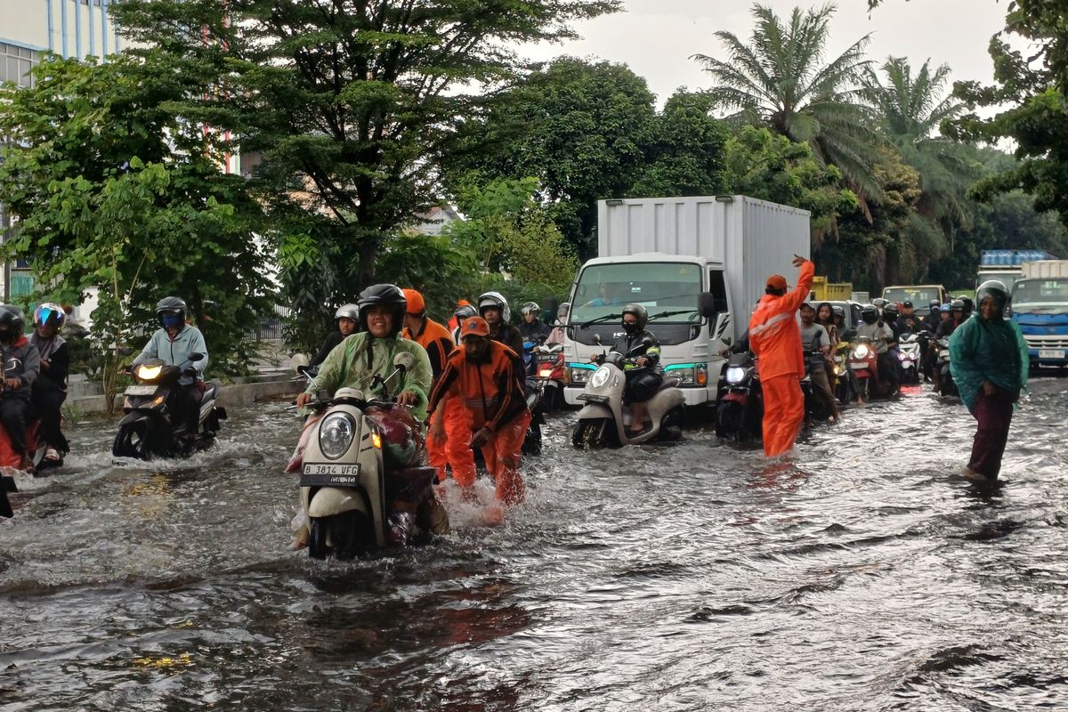 Banjir Rendam Cempaka Putih, Berikut Ini Jalur Alternatif