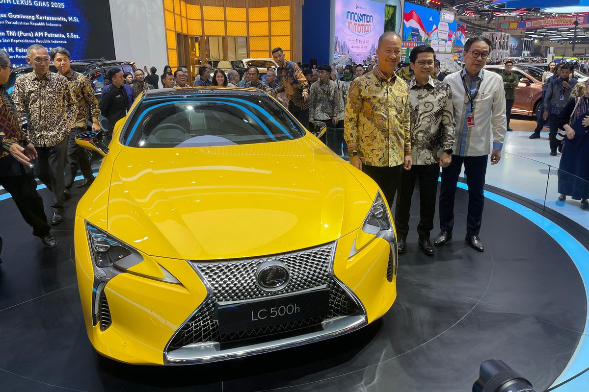 Agus Gumiwang, GIIAS 2025, Toyota Astra Motor, agus gumiwang, Lexus LC 500h, Agus Gumiwang Tertarik pada Lexus LC 500h di GIIAS 2025