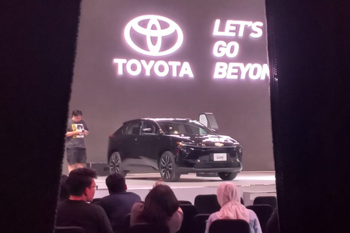 Toyota bZ4X, facelift, Kendaraan listrik, GIIAS 2025, Inovasi Toyota bZ4X Facelift di GIIAS 2025