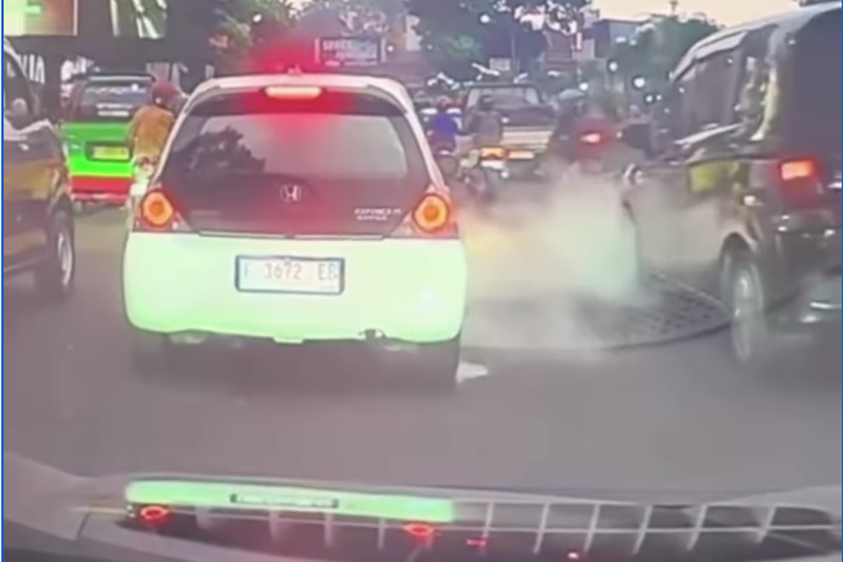 Radiator, Honda Brio, mobil, kerusakan mesin, Radiator mobil, Video Kap Mesin Honda Brio Berasap Akibat Radiator Jebol