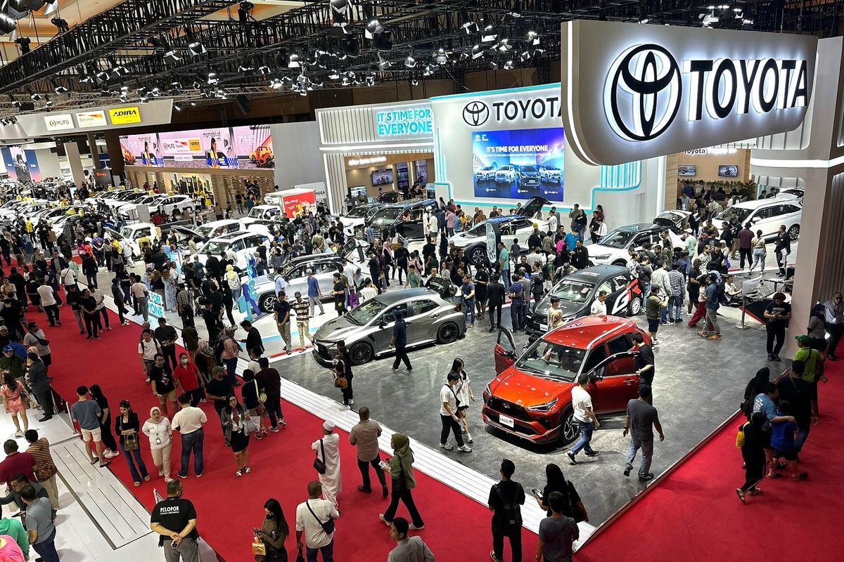 Toyota Kijang Innova, Gaikindo, penjualan mobil, mobil terlaris, Daihatsu Sigra, Toyota Avanza, otomotif, Daftar mobil terlaris 2025, Daftar 10 Mobil Terlaris Indonesia Maret 2025, Jepang Masih Perkasa