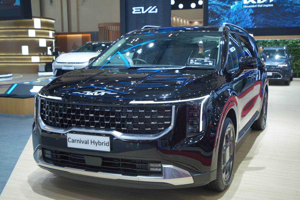 GIIAS 2025, Kia Carens, Dua MPV Andalan Kia Tebar Pesona di GIIAS 2025