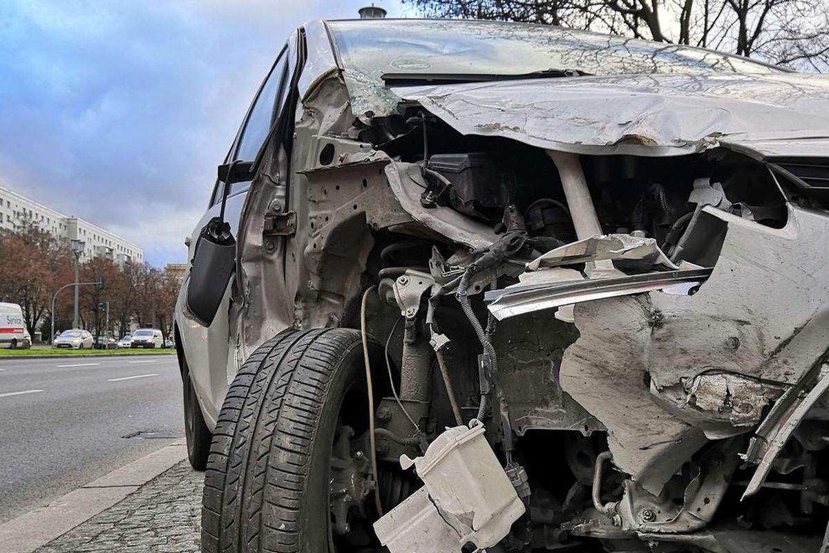 otomotif, truk, rem blong, tips otomotif, video viral, Kecelakaan kendaraan, Blind Van Tergencet Truk di Penjaringan, Pentingnya Cek Rem Sebelum Berkendara