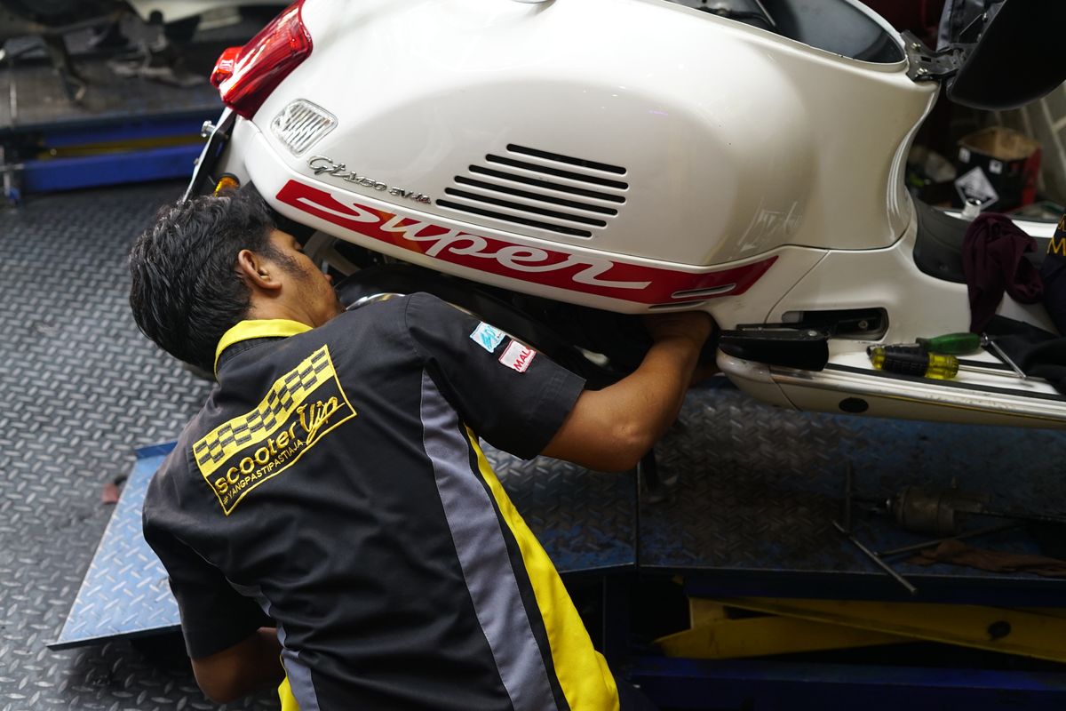 Vespa, knalpot, sepeda motor, motor, Mitos atau Fakta Knalpot Vespa Matik Mudah Berkarat?
