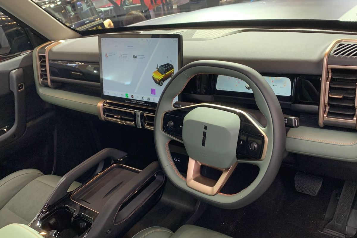 Chery J6 Tambah Tombol Fisik, Biaya Rp 1 Jutaan