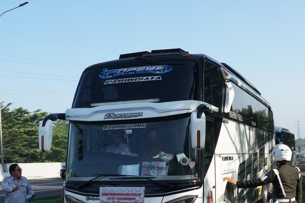 Lalu Lintas, KIR palsu, telolet, lalu lintas, Libur Idul Adha, Kemenhub Tindak 13 Bus di Tol Jagorawi, Ada Temuan KIR Palsu