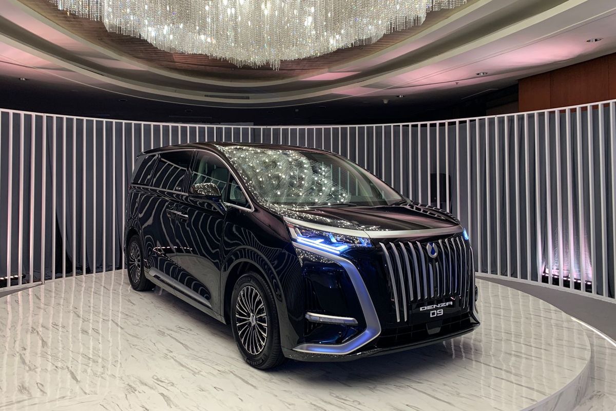 penjualan, otomotif, mpv premium, Toyota Alphard, MPV Premium bekas, Toyota Alphard bekas, Denza D9, Persaingan Penjualan Toyota Alphard vs Denza D9, Siapa Paling Laris?