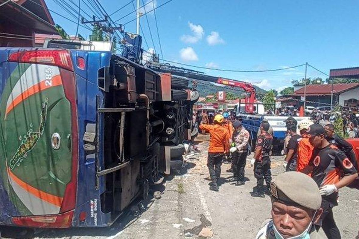 bus ALS, Bus ALS, bus als, Kecelakaan maut bus ALS di Sumbar, kecelakaan bus als, kecelakaan bus als padang panjang, Korban Kecelakaan Bus ALS, Fakta-fakta Kecelakaan Maut Bus ALS di Padang Panjang, 12 Orang Tewas