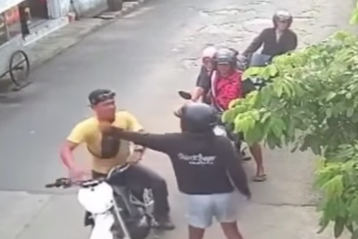 jalan raya, pengendara motor, aman berkendara, emosi di jalan raya, arogansi di jalan raya, Viral Aksi Arogansi Pengendara Motor di Cibinong: Berujung Pemukulan