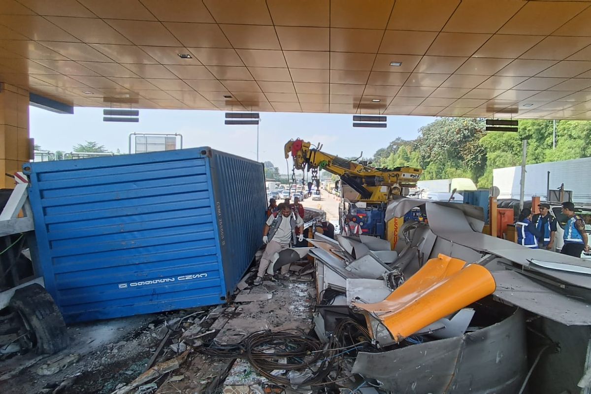 jalan tol, KNKT, tol ciawi, Gerbang Tol Ciawi 2, Truk tabrak Gerbang Tol Ciawi, Kenapa Gerbang Tol Ciawi 2 Sering Ditabrak Truk?