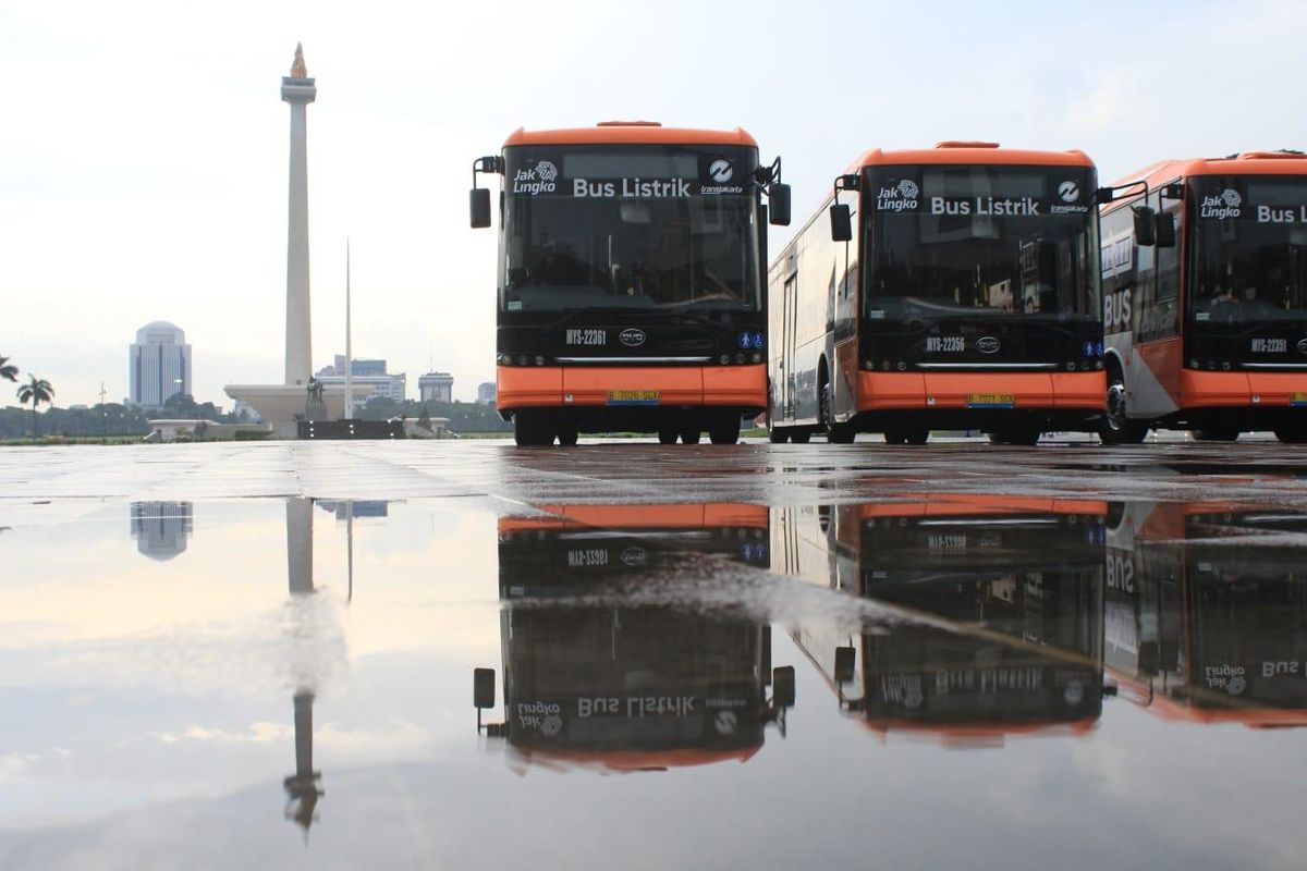 Transjakarta, bus listrik, transportasi hijau, emisi gas rumah kaca, Bus listrik, TransJakarta, Transjakarta Targetkan Bus Listrik 2030 untuk Transportasi Hijau