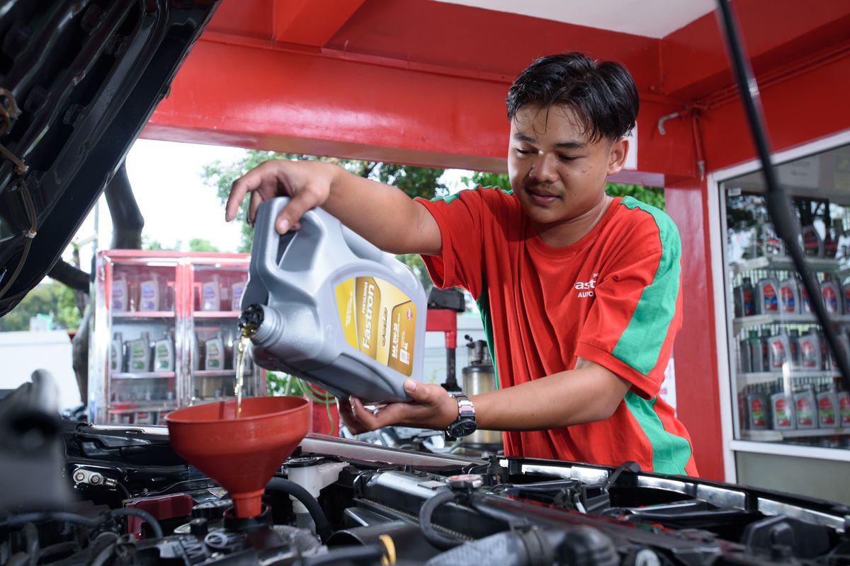 oli mesin, oli mesin mobil, kelebihan oli mesin, kekurangan oli mesin, Efek Kelebihan dan Kekurangan Oli pada Mesin Mobil