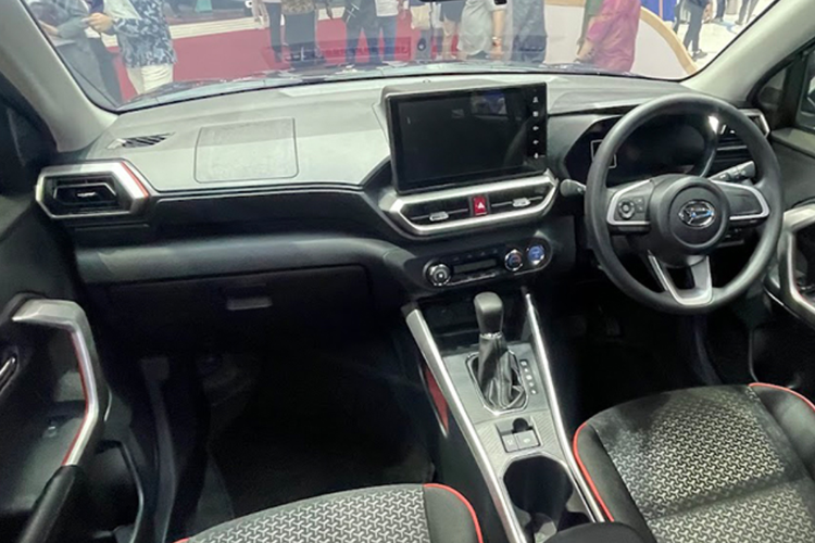 Jangan Cuma Lihat Mesin, Interior Jadi Petunjuk Kondisi Mobil Bekas