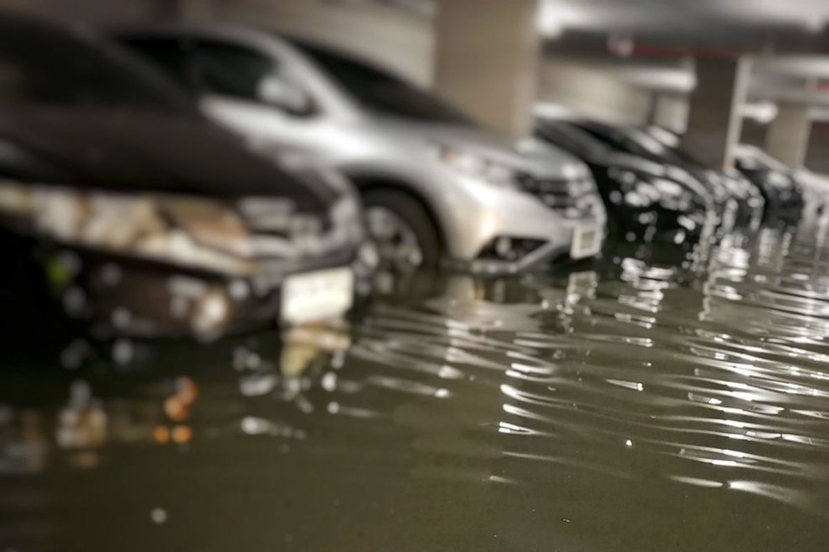 asuransi mobil, mobil, banjir, Banjir Bali, mobil terendam banjir, Banyak Mobil Terendam Saat Banjir di Bali, Bisa Klaim Asuransi?