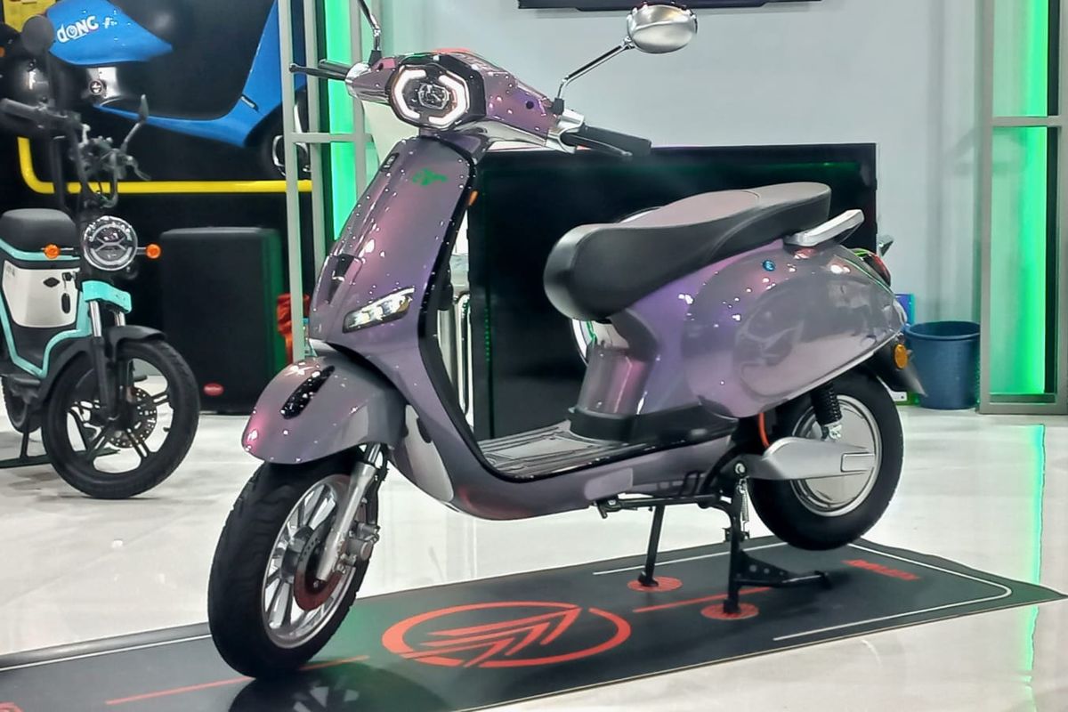 Penjualan motor, Steven Kenjtana, Motor listrik, motor listrik, penjualan motor, insentif pemerintah, Perlambatan Penjualan Motor Listrik di Indonesia 2025