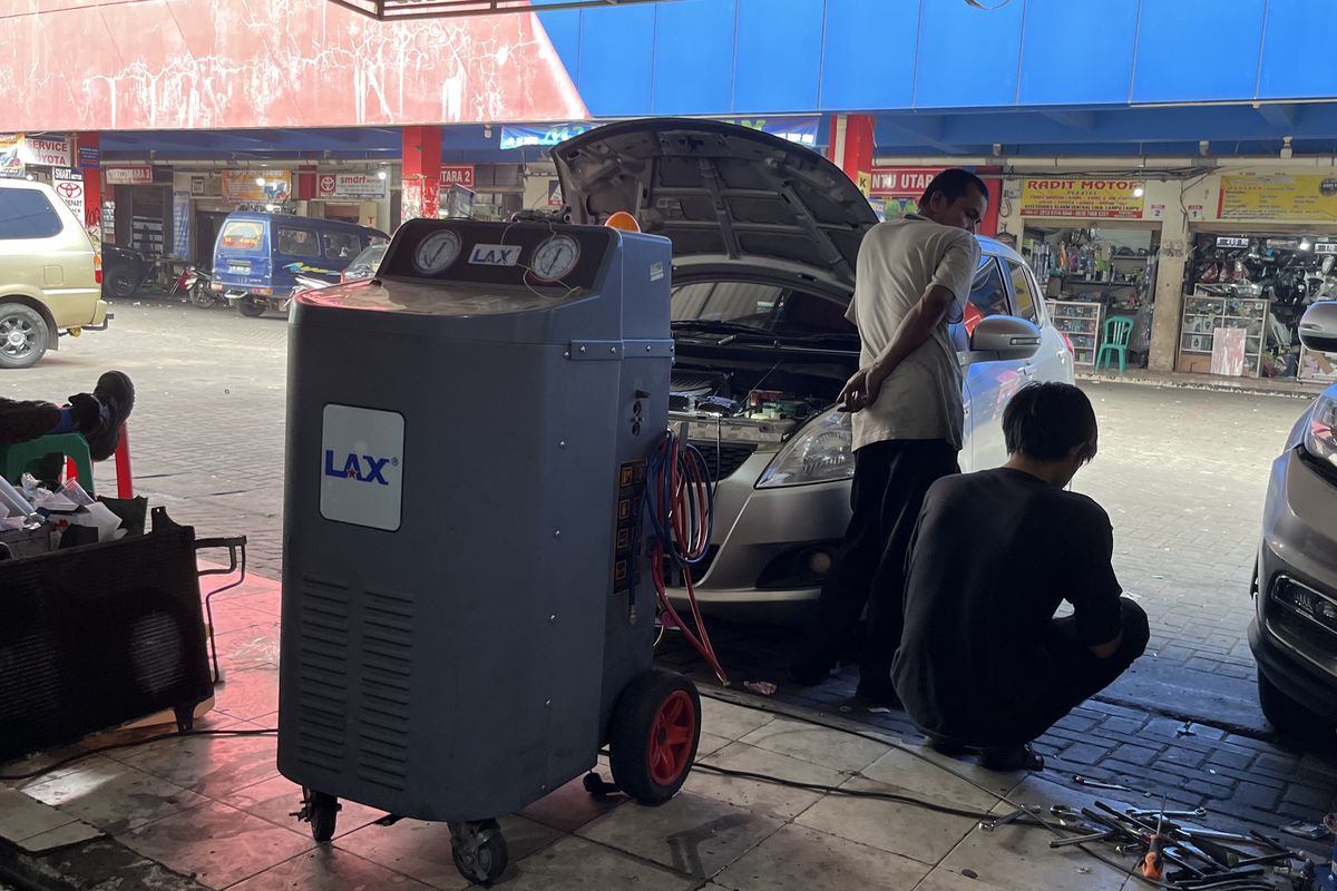 kompresor AC, perawatan rutin, ganti oli, Ganti oli, Kompresor AC, flushing kompresor, Perawatan Rutin Kompresor AC Mobil: Tips dari Ahli