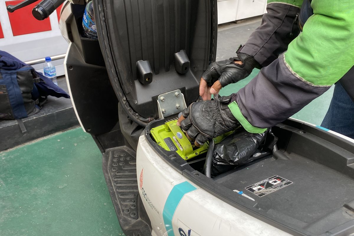 Cara Sederhana Memperpanjang Usia Baterai Motor Listrik