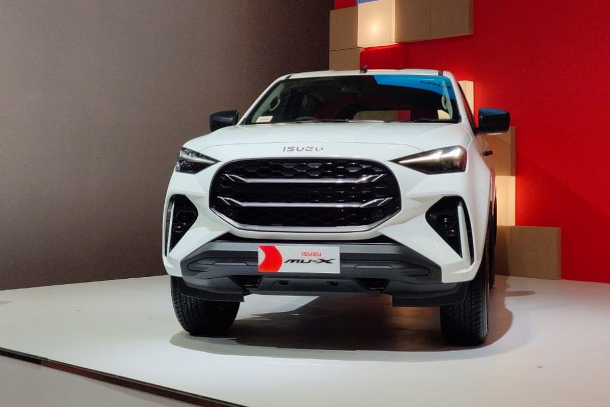 harga, spesifikasi, fortuner, Isuzu mu-X 4x4, Adu Spesifikasi New Isuzu mu-X 4x4 vs Toyota Fortuner 4x4