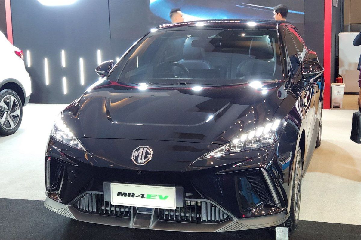 MG 4 EV, jarak tempuh, spesifikasi, PEVS 2025, MG 4 EV Hadir di PEVS 2025, Tawarkan Jarak Tempuh 425 Km