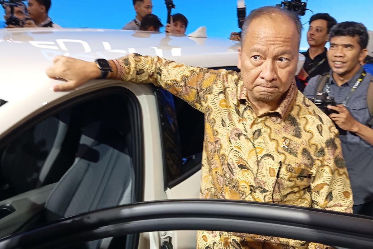 BYD Atto 1, Menteri Perindustrian, mobil listrik murah, menteri perindustrian, GIIAS 2025, Menteri Agus Gumiwang Terkejut dengan Harga BYD Atto 1