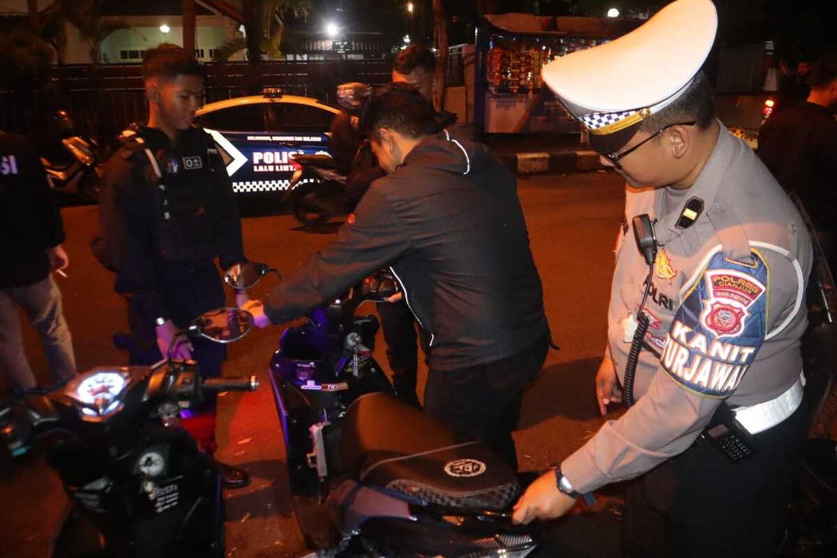 razia lalu lintas, nekat kabur saat terjaring razia, Nekat kabur Razia Lalu lintas, Jangan Nekat Kabur Saat Ada Razia Kendaraan