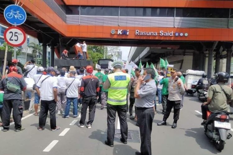 Ada Aksi Unjuk Rasa di Jalan Rasuna Said, Simak Rute Alternatifnya