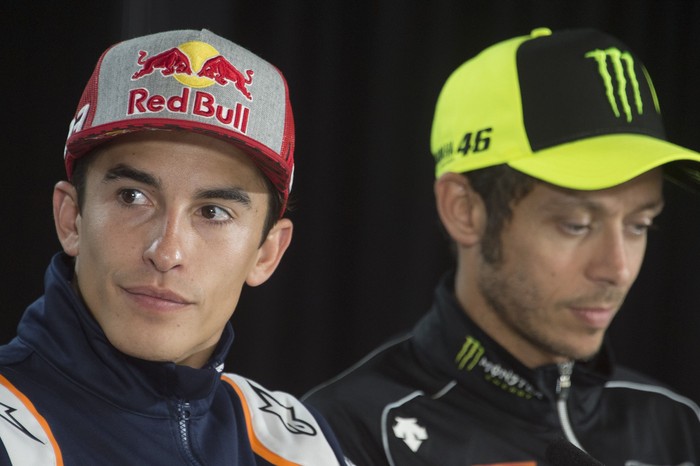 Array,Belum Bisa Damai Nih? Rossi-Marquez Saling Cuek saat Papasan