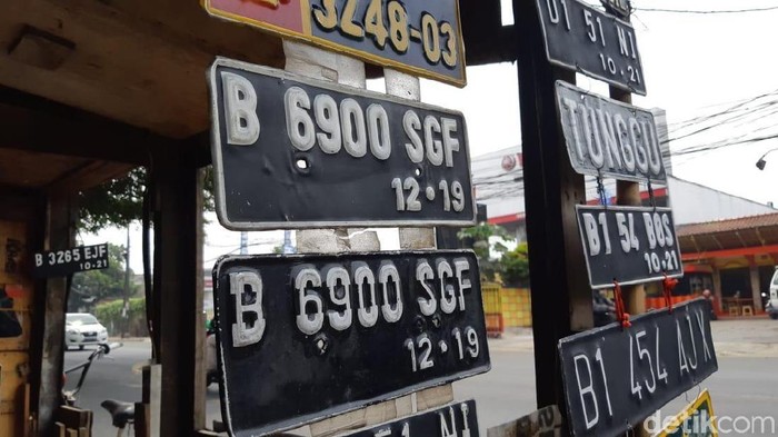 Tukang Tambal Ban Pungut Pelat Nomor Terbawa Banjir, Minta Tebusan Rp 50 Ribu