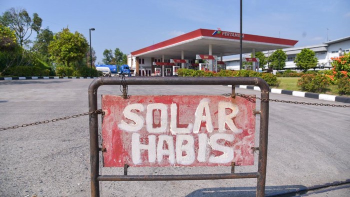 Array,Operator Bus Masih Keluhkan Kelangkaan Solar di Sumatra, Bisa Antre Semalaman